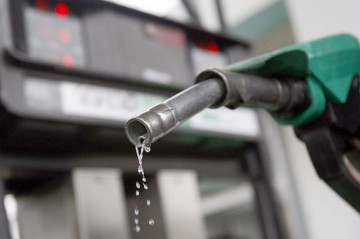 Prețul petrolului continuă să scadă
